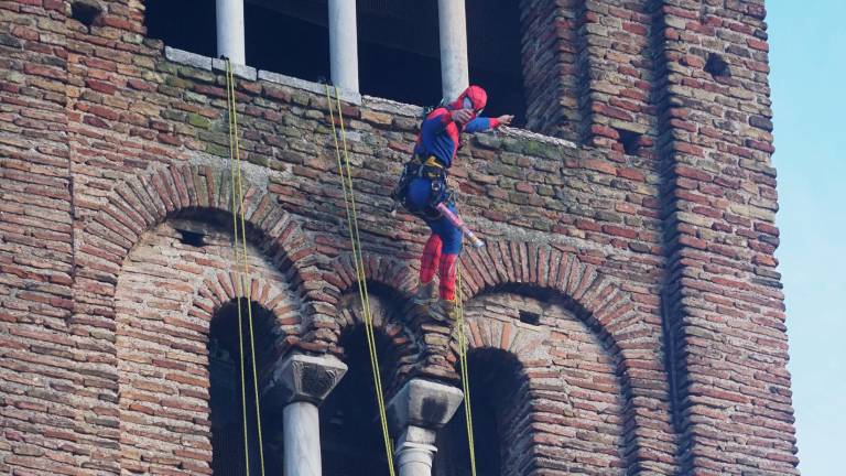 Ravenna. Lo spettacolo dei Supereroi in piazza San Francesco