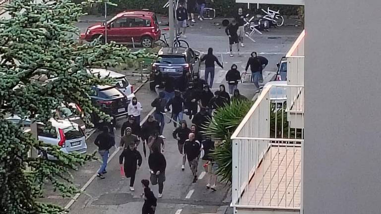 Gli scontri al derby di basket Rimini-Forlì: la vendetta per l’assalto di Bellaria ai tifosi del Cesena