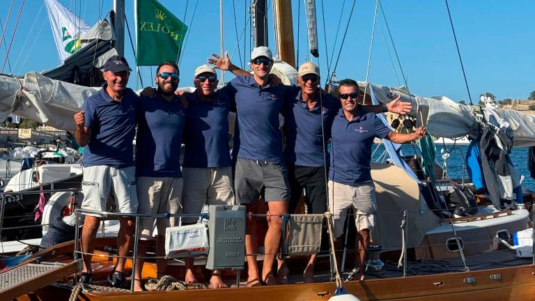 L’equipaggio tutto romagnolo a bordo di Valentina festeggia il risultato