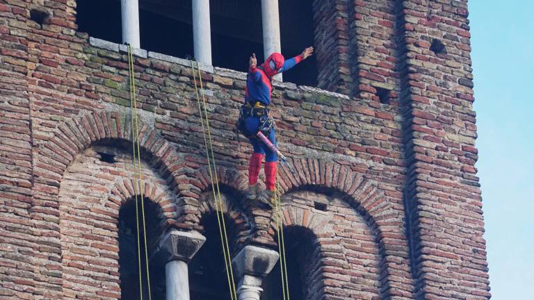 Ravenna. Lo spettacolo dei Supereroi in piazza San Francesco