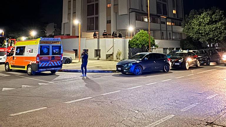 Cesena, una donna si barrica in casa con la figlia: Vigili del Fuoco e forze dell’ordine in azione VIDEO GALLERY