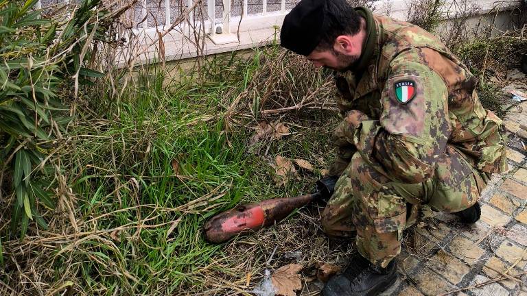 Rimini, un vecchio ordigno inglese senza esplosivo ha mandato in tilt la circolazione ferroviaria