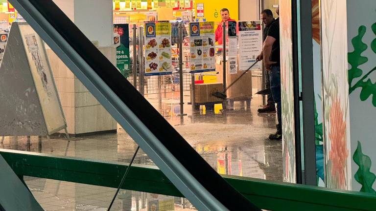 Cesena, perdita d’acqua e allagamento al centro commerciale - Gallery