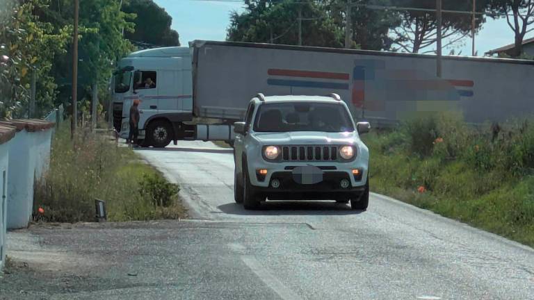 Cesena, “ancora bloccati dai camion”: residenti esasperati in via Violone di Gattolino
