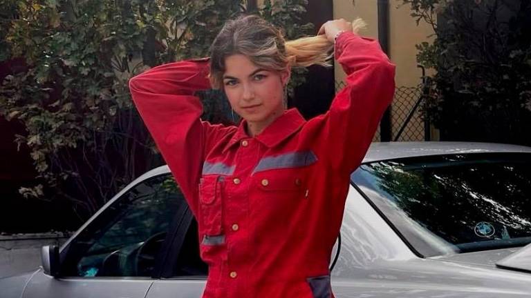 Rimini, la ragazza meccanico spopola sul web e ora va in tv GALLERY
