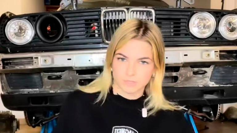 Rimini, la ragazza meccanico spopola sul web e ora va in tv GALLERY