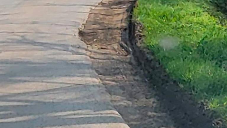 Savignano, scalini pericolosi e buche: protesta per le strade dissestate da Fiumicino