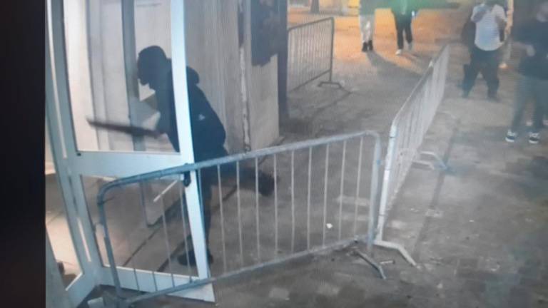 Il giovane armato di machete