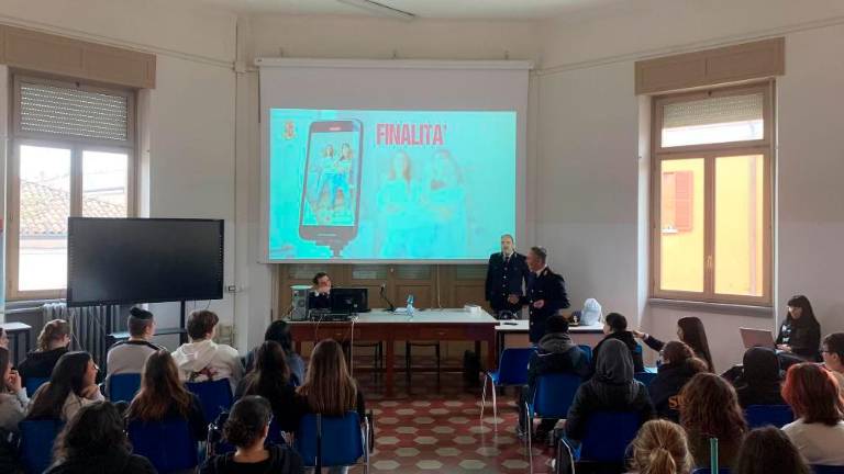 Lugo, gli studenti dello “Stoppa” a scuola di legalità con la Polizia