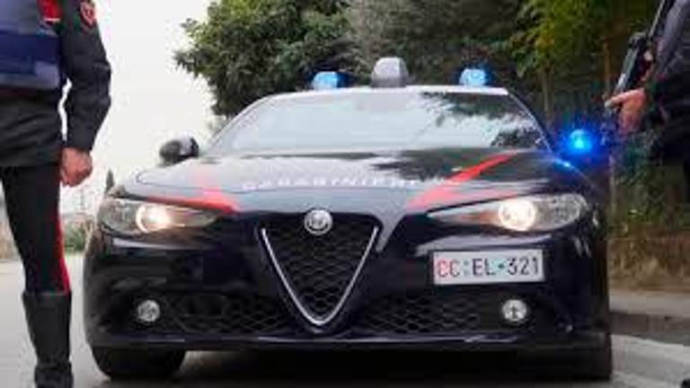 Ravenna, maxi furto di rame, forzano il posto di blocco ma devono lasciare il bottino