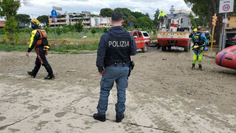 Incredibile a Forlì: Decine di curiosi ostacolano i soccorsi - Video Gallery