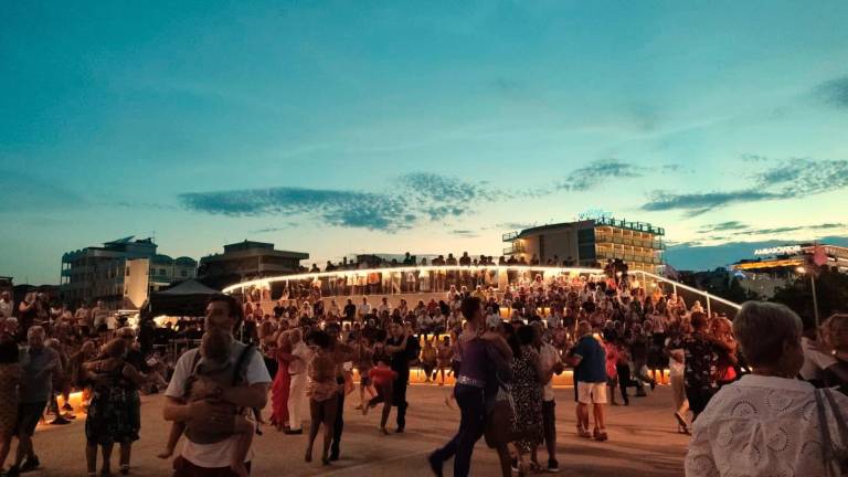 Rimini. Liscio Street Parade: tre serate tra orchestre, scuole di ballo e dirette Rai