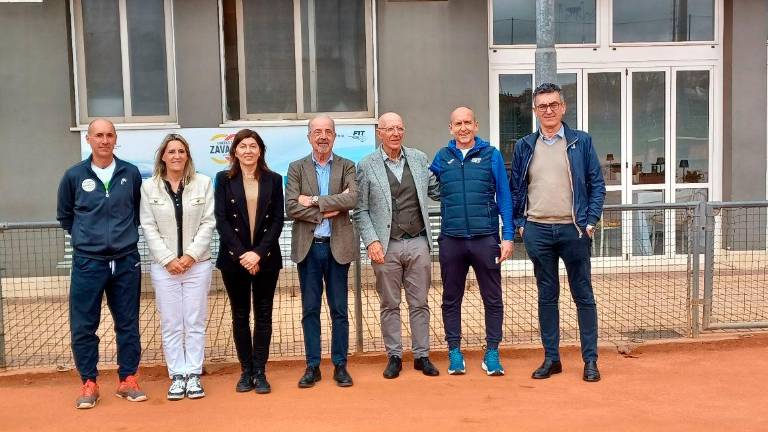 I partecipanti alla conferenza stampa di presentazione della Coppa delle Viole, da sinistra Ronnj Capra, Egle Torre, Barbara Monti, Gilberto Fantini, Roberto Vitale, Massimo Nicolini ed Ennio Dragoni