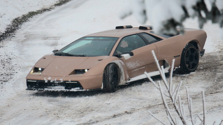 Spunta una Supercar Lamborghini sulle nevi di Montecopiolo