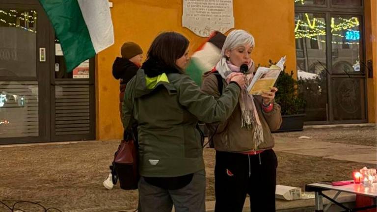 Cesena, cuore di luci in piazza per la Palestina, in cerca di pace sulle note di “Imagine”