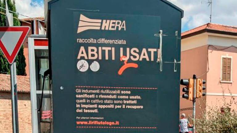 Cesenatico, raccolta abiti usati: i contenitori in cinque aree