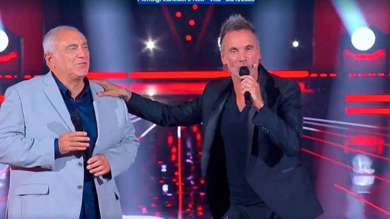 Due momenti dell’esibizione con Nek in semifinale