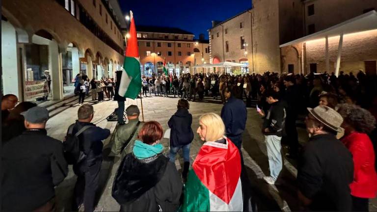 La manifestazione in piazza Almerici