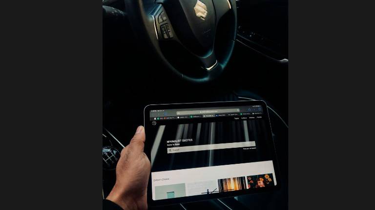 Forlì, guida mentre guarda il tablet: multe a raffica e sanzioni a tre camionisti