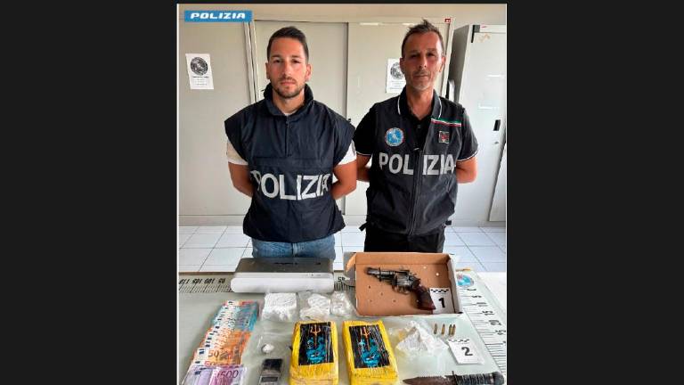 Ravenna, in casa avevano una pistola rubata e oltre tre chili di cocaina: coppia di spacciatori in carcere