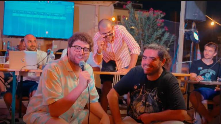 Se il fantacalcio diventa show: a Rimini l’asta in spiaggia con i top creators e le star dei social