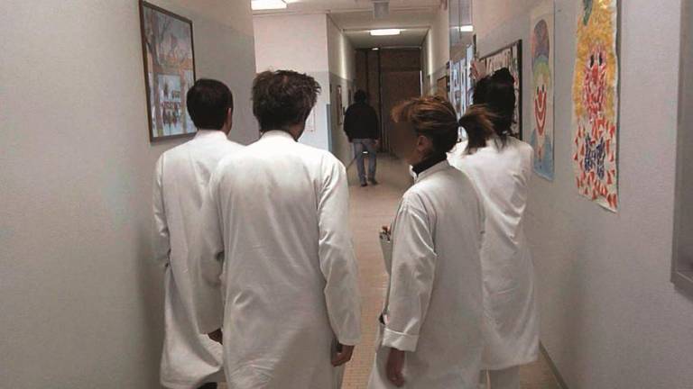 Forlì. Medici in corsia fino a 72 anni, Gaudio: «Non so quanti vorranno aderire, non risolve il problema delle carenze»