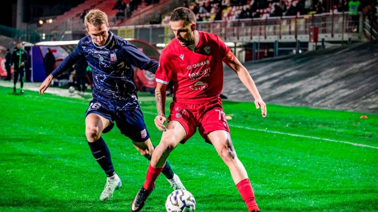 Matteo Cortesi contro Gianluca Longobardi in Carpi-Rimini (foto Ac Carpi/Daniele Lugli)
