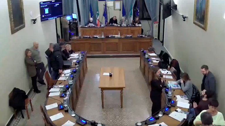 Sindaco di Cervia indagato, stasera il Consiglio comunale tra garantisti, richiesta di dimissioni e perplessità