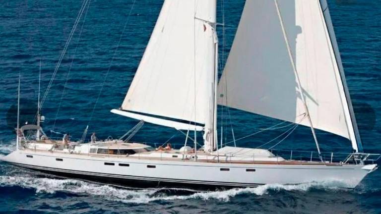 Aura, la barca misura circa 32 metri di lunghezza