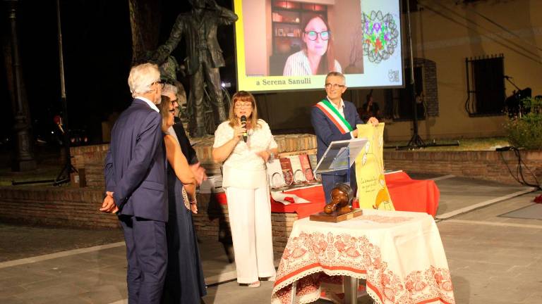 La consegna del premio ai genitori di Serena Sanulli, videocollegata dagli Usa