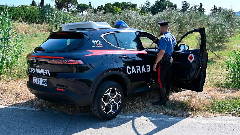 Forlì, caporalato e lavoro nei campi a 5 euro all’ora: i Carabinieri arrestano un imprenditore 28enne