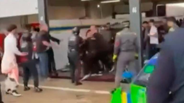 Auto, la gara di Misano e la rissa nei box. Frassineti: “Non si fa così”. Sospiri: “Niente paddock per certa gente” VIDEO