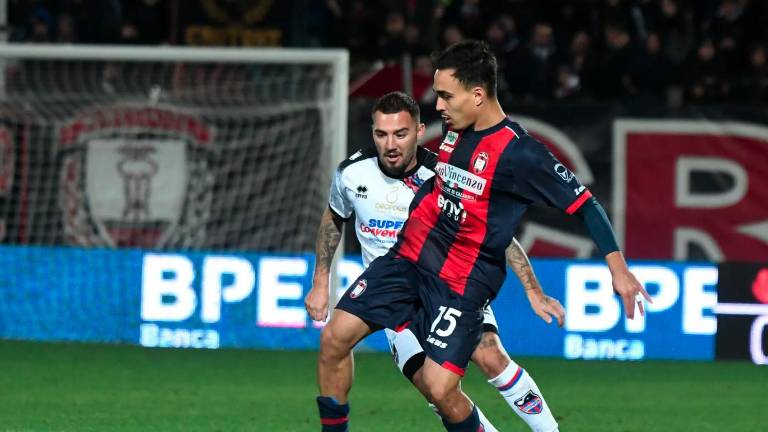 Il centrocampista centrale brasiliano Vinicius Negro Di Stefano, ventiquattrenne di proprietà del Crotone
