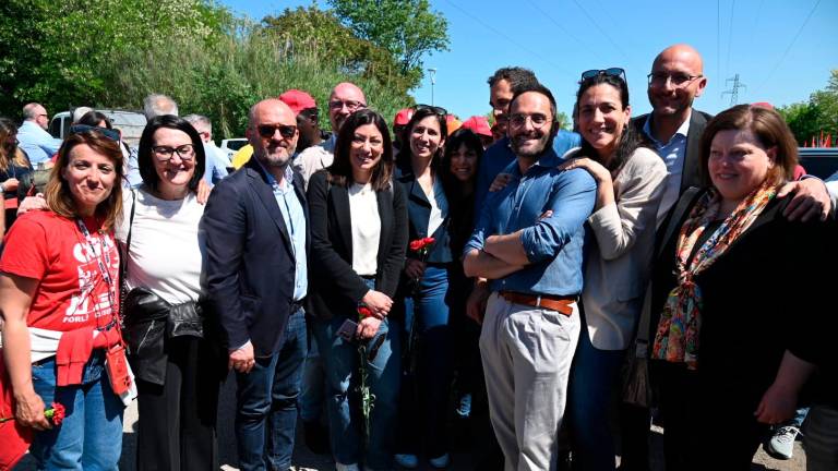 Forlì, Elly Schlein incontra i lavoratori della Giuliani arredamenti GALLERY