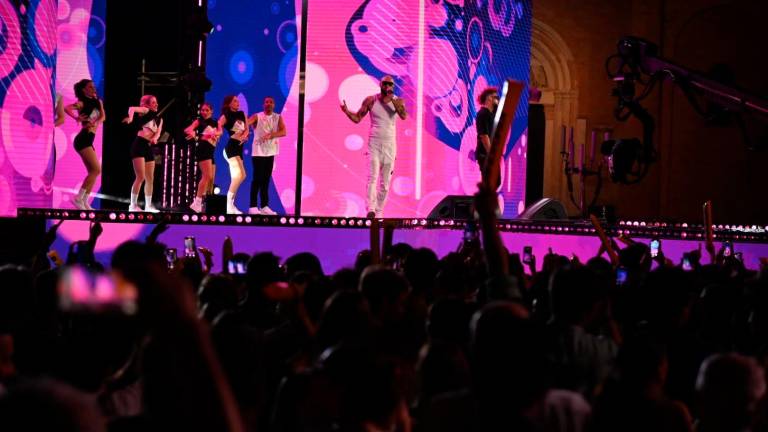 Alcune immagini del concerto Yoga Radio Bruno estate ieri sera in piazza Saffi foto fabio blaco
