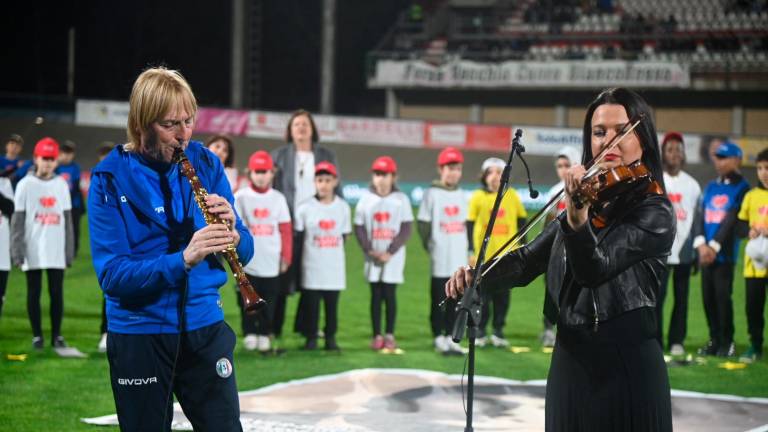Forlì, in 1.500 per la “Partita del dono” tra Nazionale cantanti e Team Sirotti FOTOGALLERY