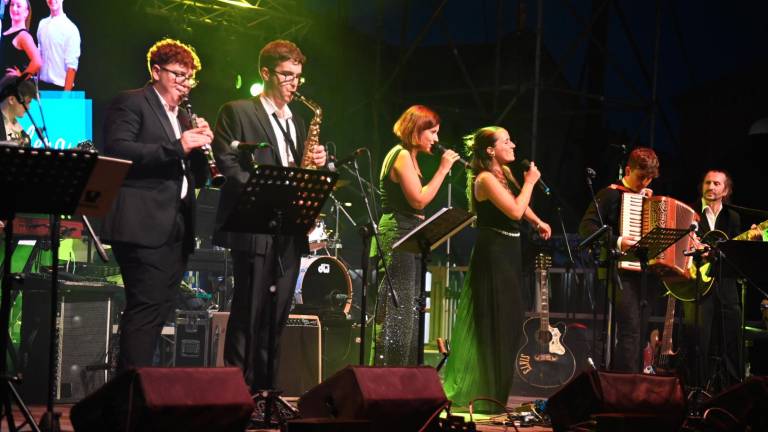 “Cara Forlì” riempie piazza Saffi. Il rock’n’roll di Bobby Solo si unisce al liscio romagnolo FOTOGALLERY