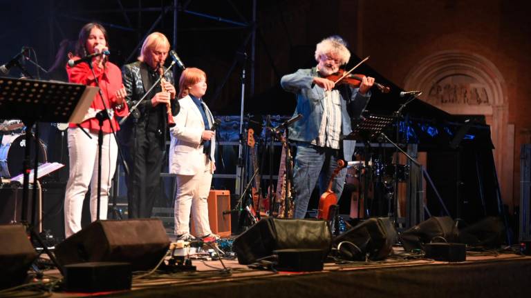 “Cara Forlì” riempie piazza Saffi. Il rock’n’roll di Bobby Solo si unisce al liscio romagnolo FOTOGALLERY