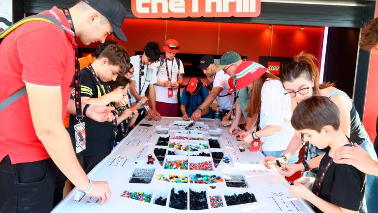Formula 1, fan zone presa d’assalto fra simulatori, Lego e piloti chef
