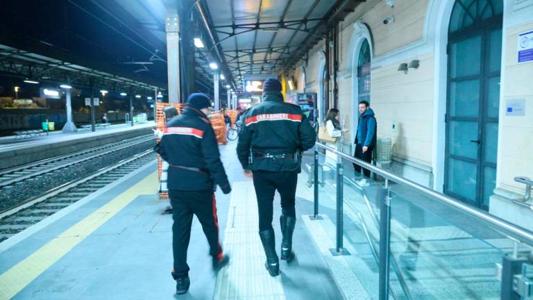 Cesena e le aggressioni alla stazione, il sindaco: “Situazione allarmante, serve un presidio di polizia ferroviaria”
