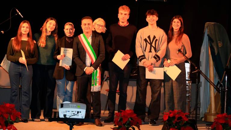 La premiazione degli studenti che hanno ottenuto il massimo dei voti alla maturità