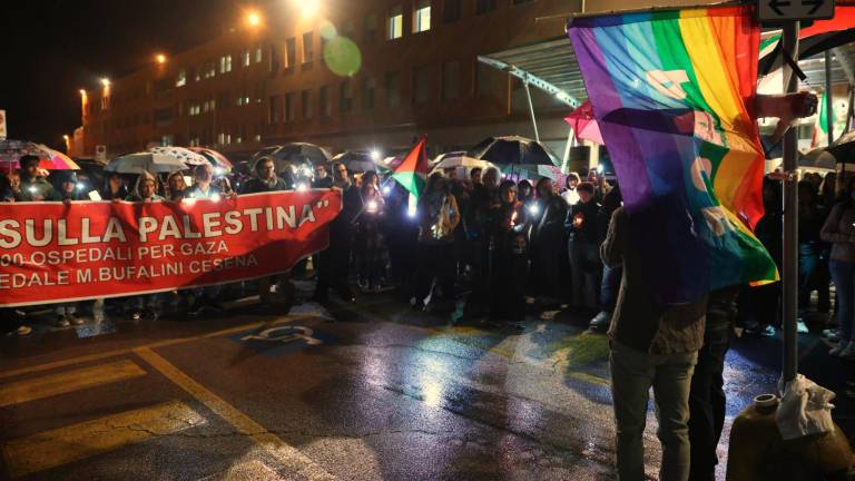 Cesena. Sanitari per Gaza, la manifestazione davanti all’ospedale Bufalini