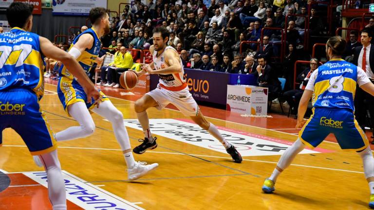 “Dada” Pascolo è uno dei veterani sui quali dovrà appoggiarsi l’Unieuro per riaprire la serie foto fabio blaco