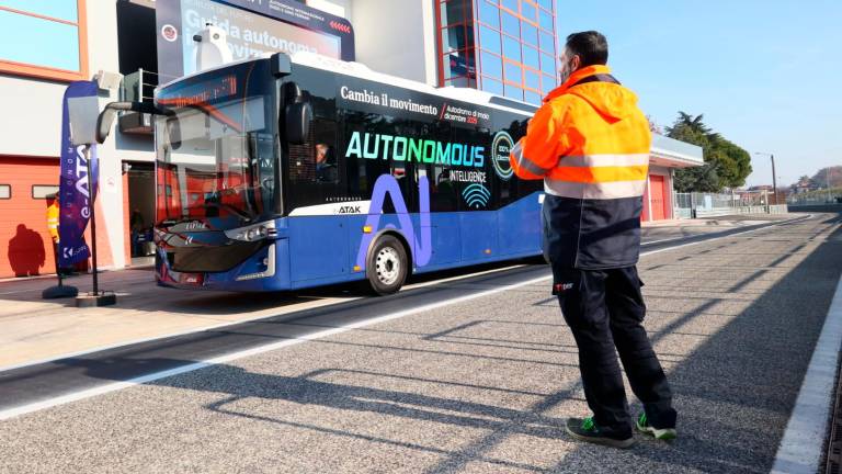 Imola testa la mobilità del futuro: un pista un bus a guida autonoma