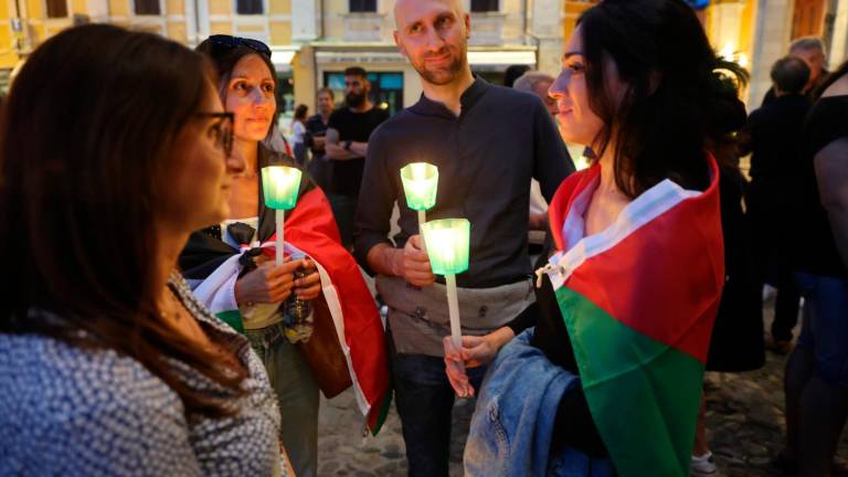 Cesena, «sanzioni a Israele per fermare il genocidio»: in 300 in piazza a lume di candela