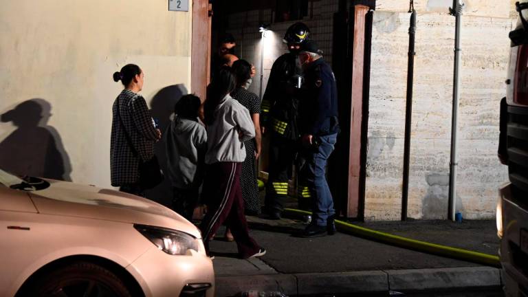 Forlì, incendio in una cantina: 21 evacuati e 5 in ospedale per accertamenti FOTOGALLERY