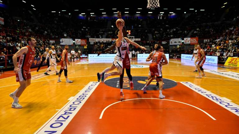 Denegri dà spettacolo e il derby del Palafiera è di Rimini (77-86) VIDEO GALLERY