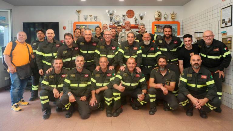 Cesena, ultimo turno da vigile del fuoco prima della pensione: il saluto dei colleghi