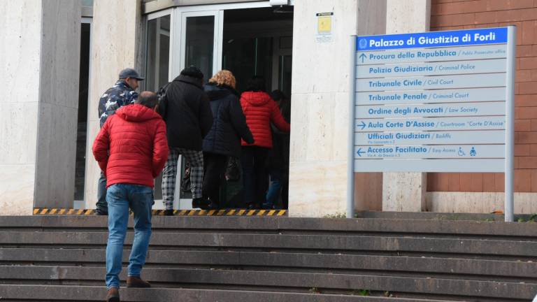 L’ingresso del Tribunale di Forlì