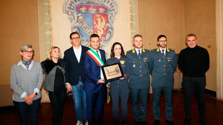 Due immagini della premiazione di Alessia Polieri fotoservizio mmph
